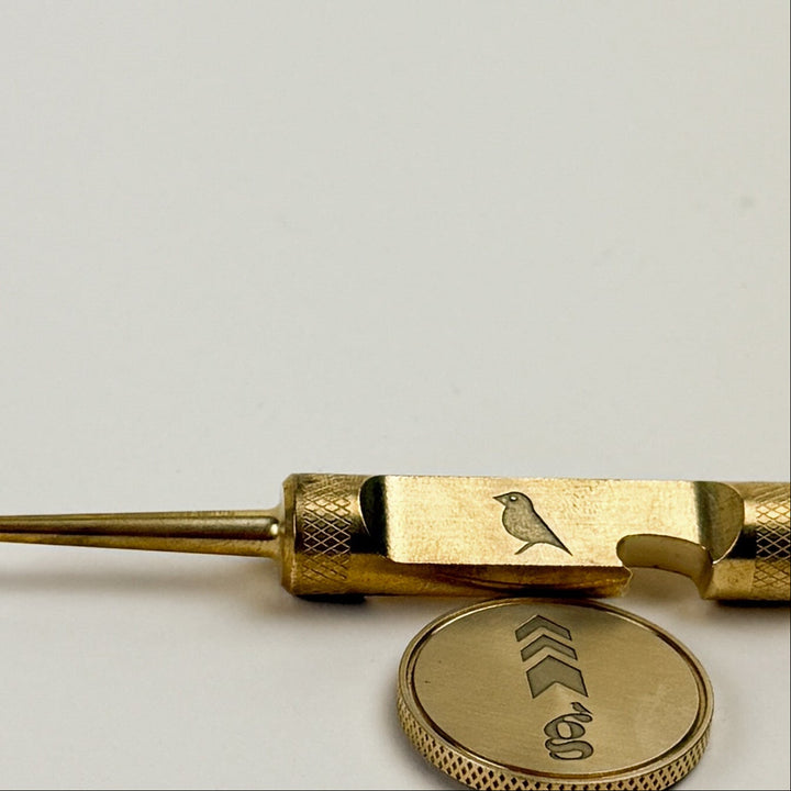 THE GOLDFINCH DIVOT TOOL